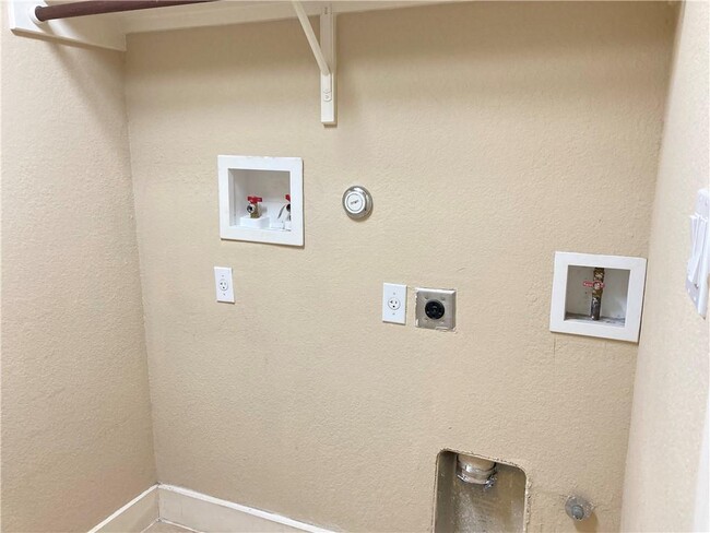 Building Photo - 2930 Grand Oaks Loop
