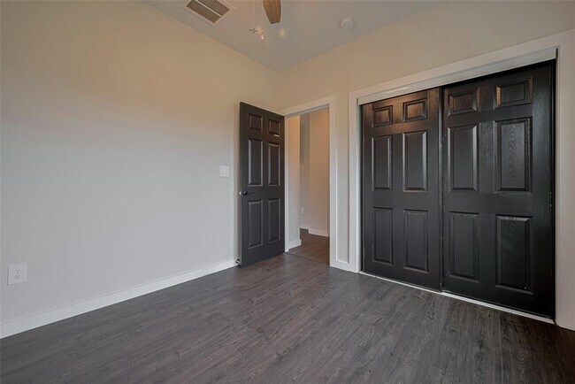 Building Photo - 7218 Philibert Ln