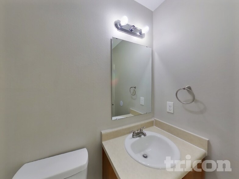 Building Photo - 6245 Monteo Dr
