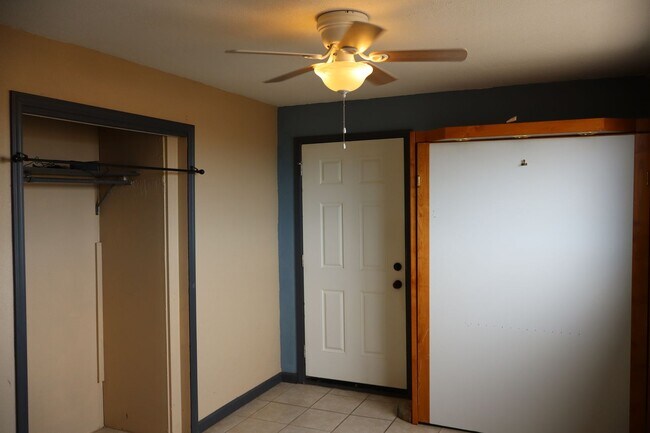 Building Photo - 9250 E Joy Ave