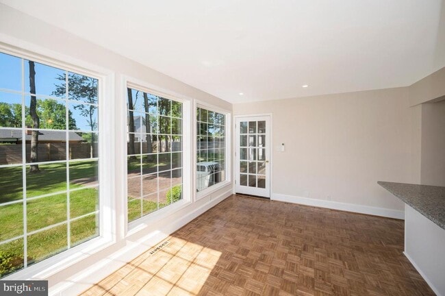 Building Photo - 1732 Beverly Dr