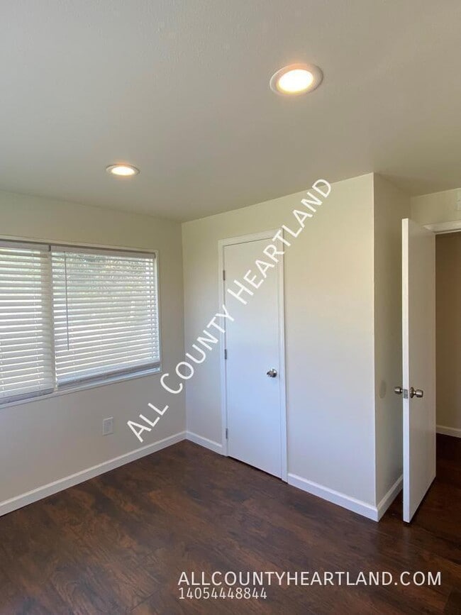 Building Photo - 1401 N Independence Ave