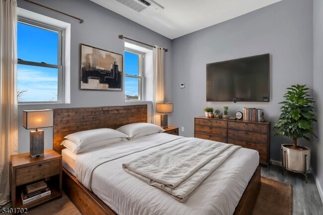 Building Photo - 155 Clifton Ave