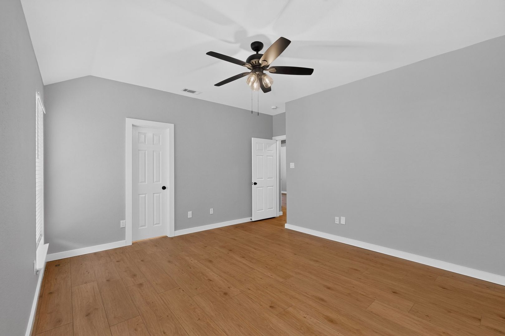 Building Photo - 9881 Cambridge Dr