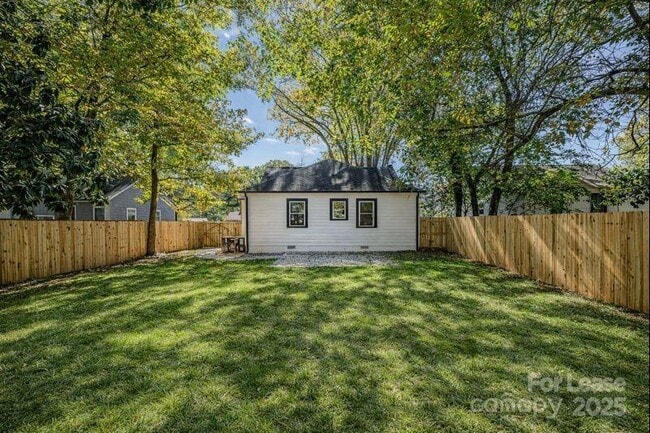 Building Photo - 2104 St Mark St