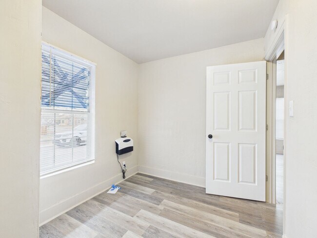 Building Photo - 1111 SW 13th Ave