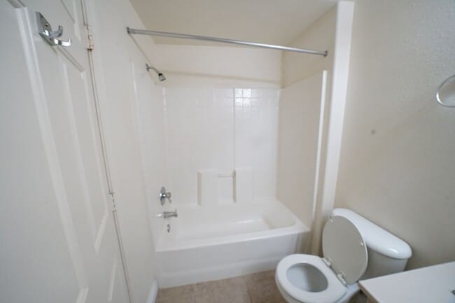 Building Photo - SHOWINGS AVAILABLE NOW