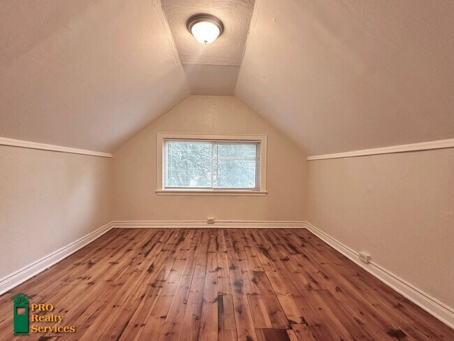 Building Photo - 4 Bedroom Home Close to Theodore Wirth Park