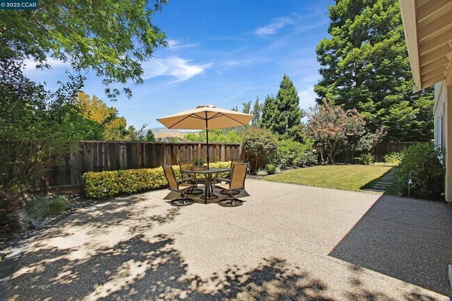 Building Photo - 706 Endsleigh Ct