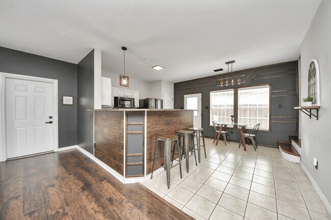 Building Photo - 1603 Dove Run