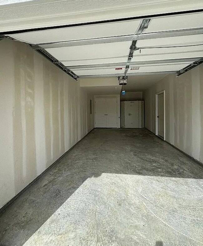 Building Photo - Beautiful 3BR 2.5BA Townhouse w/ Granite Kitchen • End-Unit on Cul-de-Sac • 1-Car Garage in Pleas...