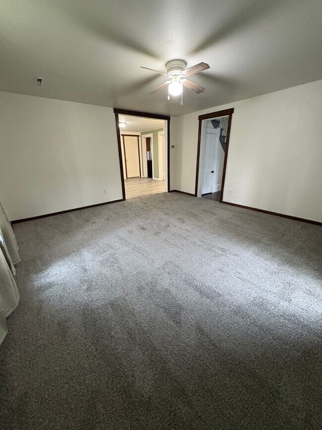 Building Photo - Charming Northside La Crosse Home