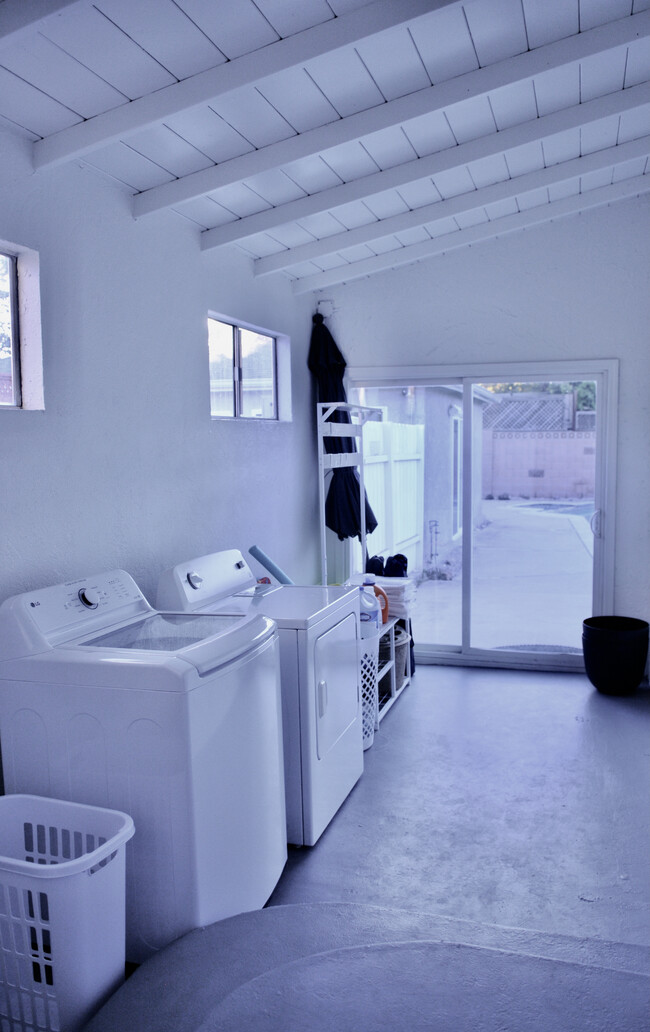 Laundry Room - 4927 Forman Ave