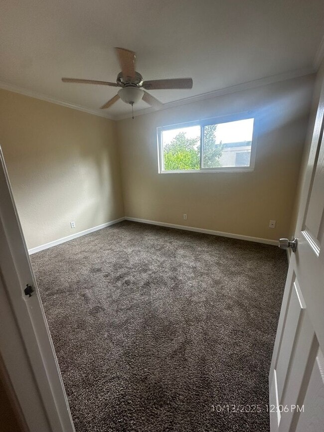 Building Photo - 2 Bedroom Condo