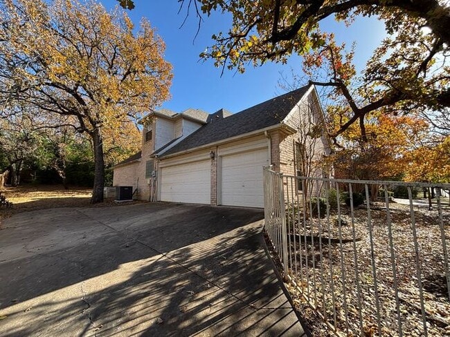 Building Photo - Beautiful 4BR 3.5BA Home w/ 3 Car Garage • Patio & Yard • 3 living areas in Grapevine