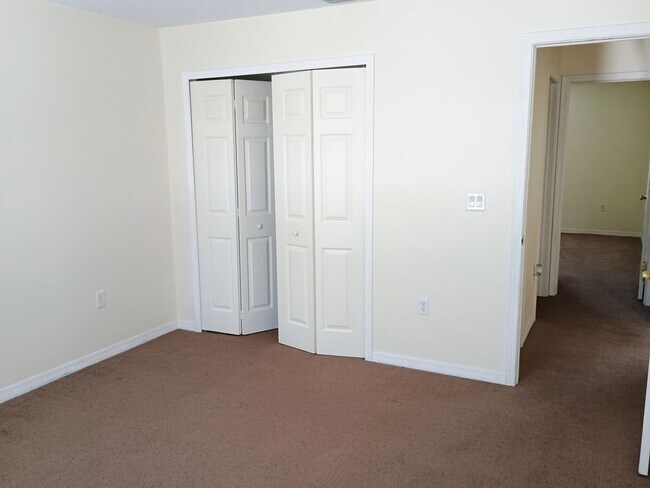 Building Photo - Very Nice 3-Bedroom, 2-Bath Home in a grea...