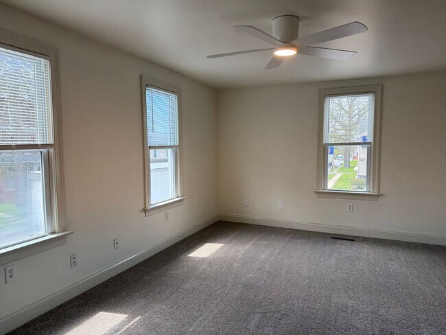 Building Photo - 3131 Lincoln Hwy E