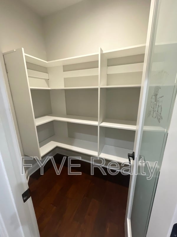 Building Photo - 120 Utsesti Way