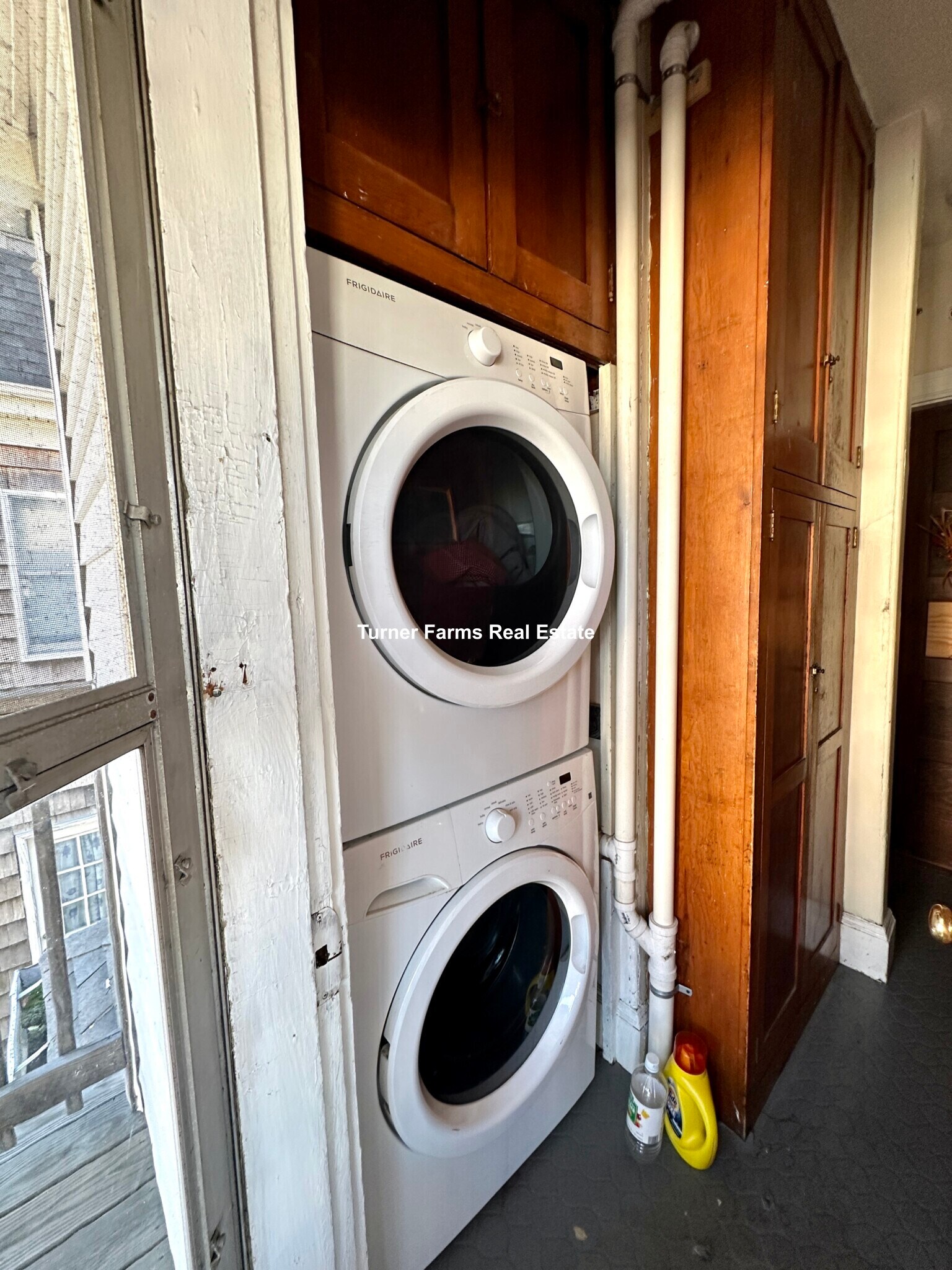 Building Photo - 352 Main St