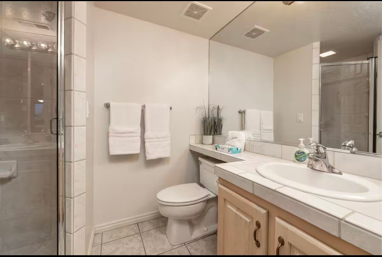 Building Photo - 1845 W Canyon View Dr