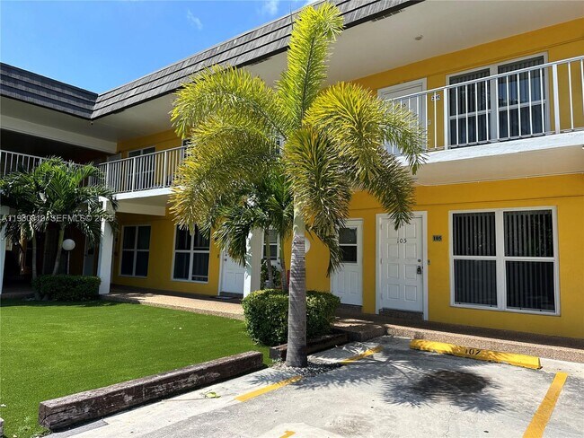 Building Photo - 2822 Van Buren St