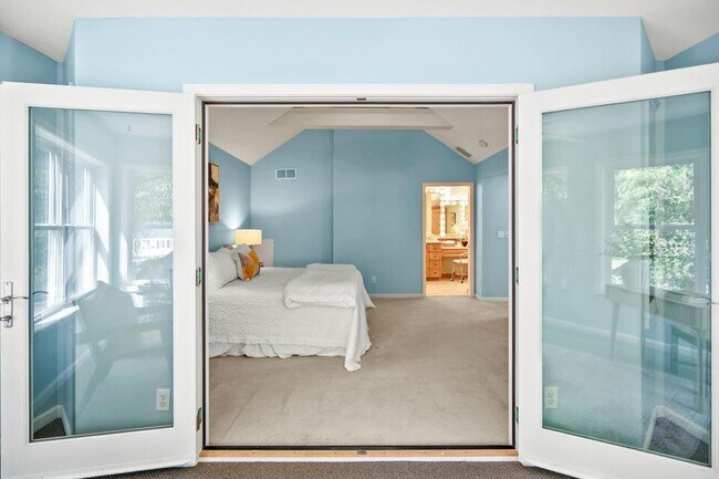 Building Photo - 5160 N Kent Ave