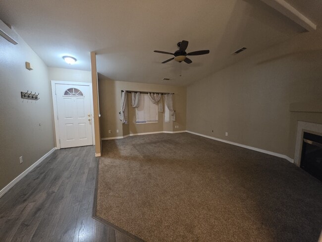 Building Photo - 303 Pinon Way