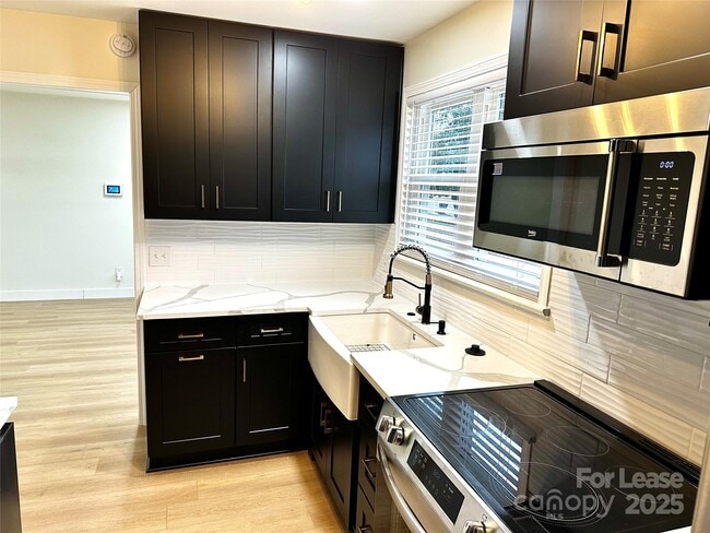 Building Photo - 1450 Academy St