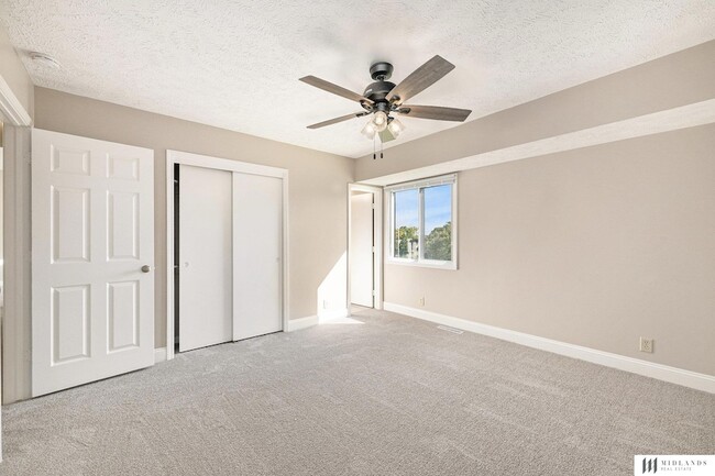 Building Photo - 3105 Mirror Cir