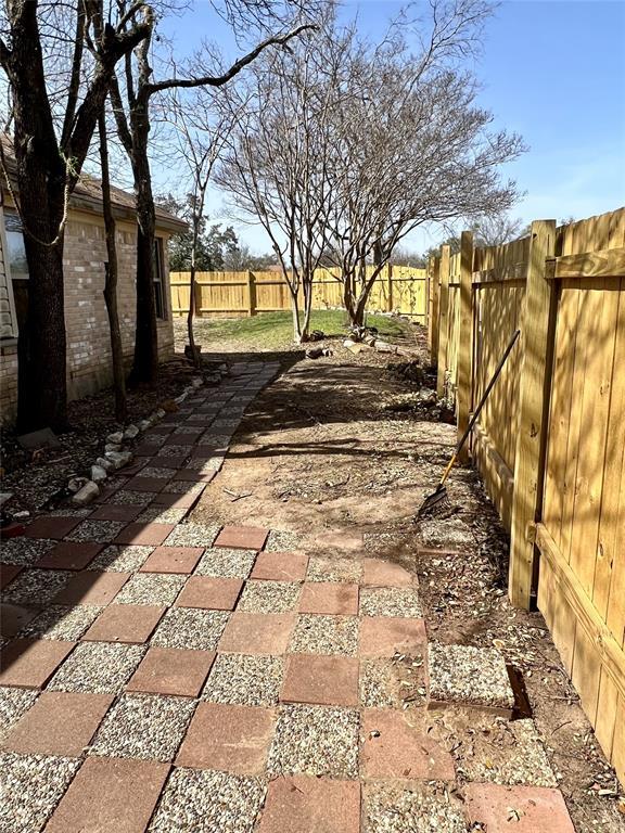 Building Photo - 1101 Forest Oaks Path