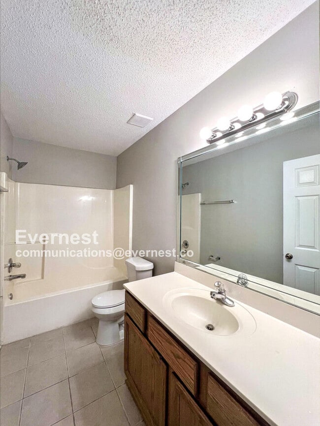 Building Photo - 285 Gaslight Cove