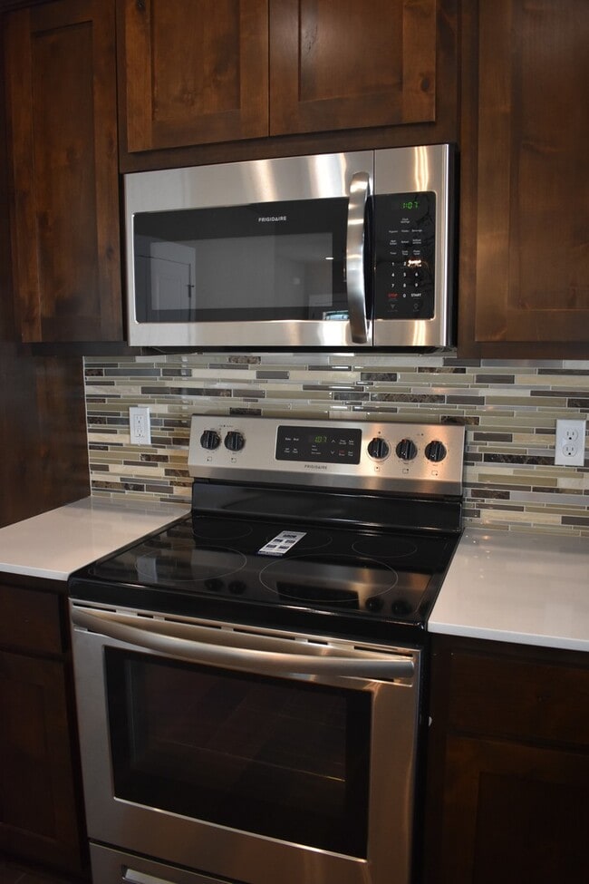 Building Photo - Upscale 4 Bedroom 3.5 Bathroom Home in Fayetteville!!