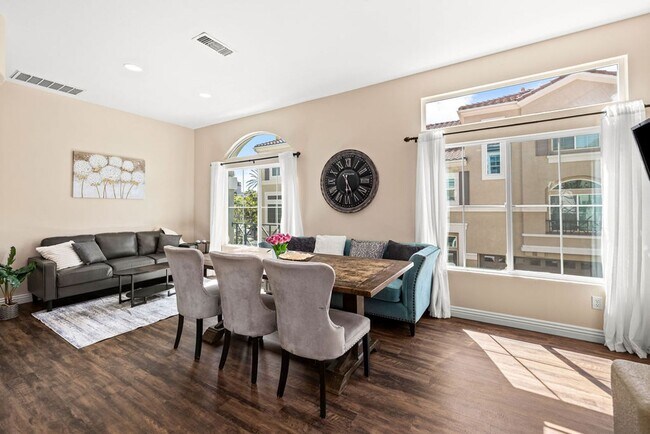 Building Photo - 205 Montana Del Lago Dr