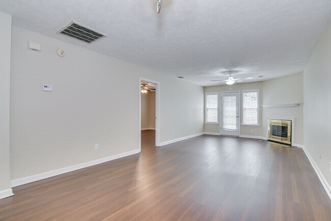 Building Photo - End Unit Townhome Evans