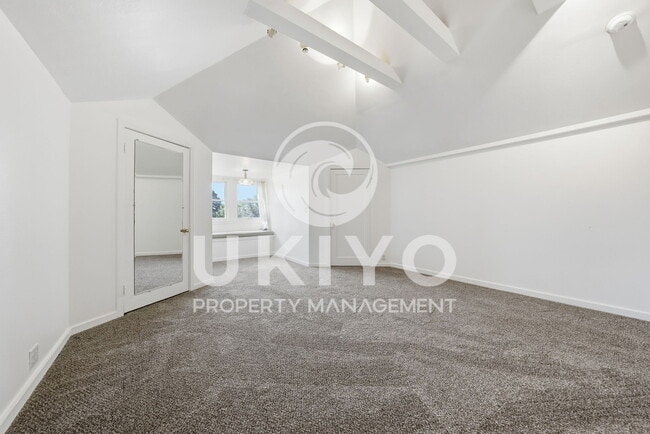 Building Photo - 860 Portal Ave