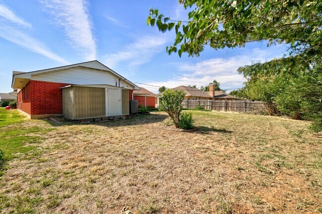 Building Photo - 3 Bed 2 Bath in Midwest City!