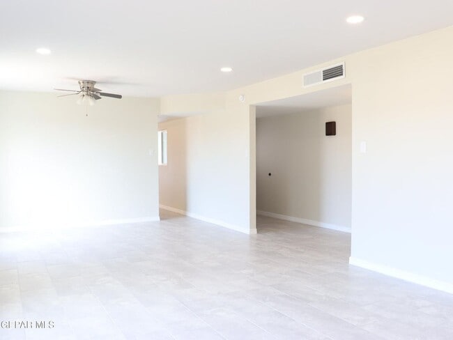 Building Photo - Beautiful 3 bed/2 baths and more for RENT