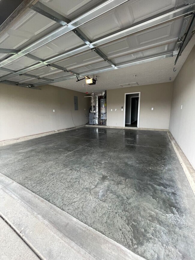 Building Photo - Two Bedroom Single Family Home