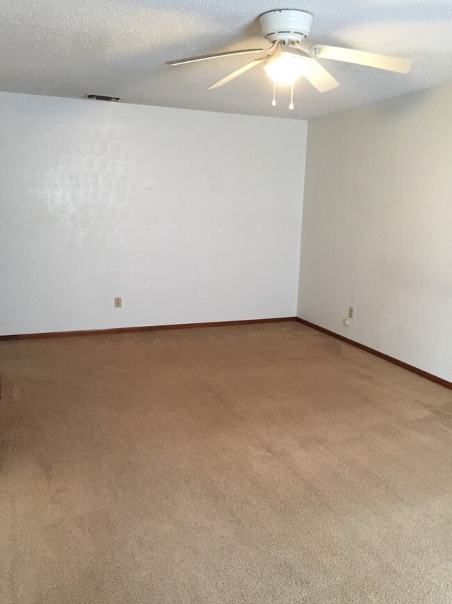 Building Photo - 3 Bedroom 1.75 Bath with a Spacious Lot
