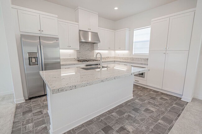 Building Photo - Five Points - 2 Bedroom Townhome for Rent in Valencia.