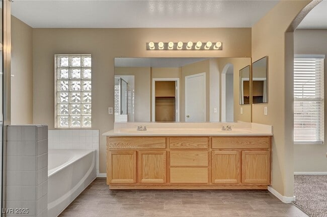 Building Photo - 893 Dancing Vines Ave