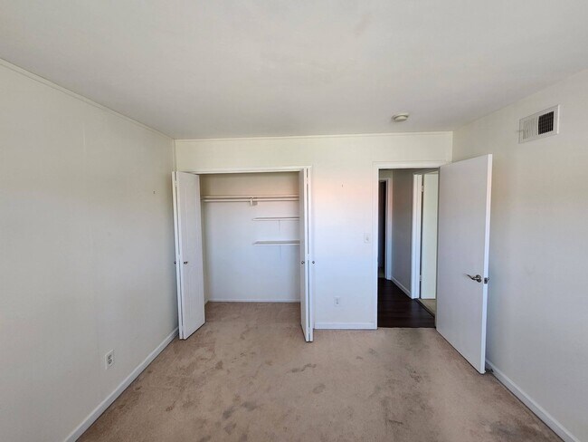 Building Photo - 4 Bedroom Single Story House in University City