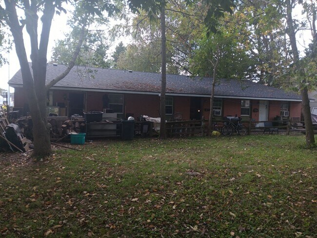 Building Photo - 323 E 8th St