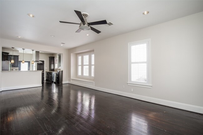 Building Photo - 312 W 20th St