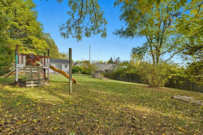 Building Photo - 560 S Ann Arbor St