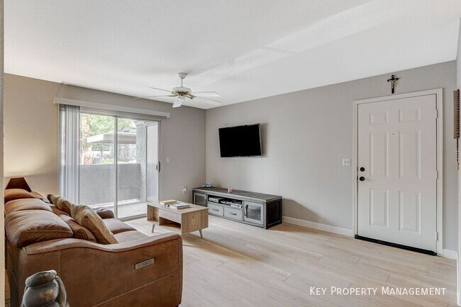 Building Photo - 555 E Silverado Ranch Blvd