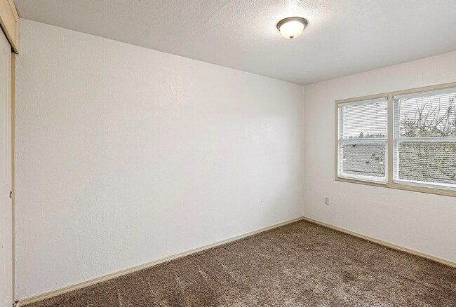 Building Photo - Sheridan duplex bremerton