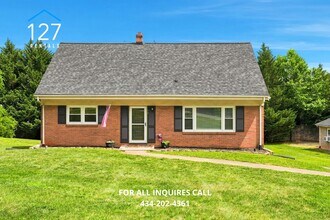 Building Photo - Spacious 4-Bedroom Single Family home with Large Backyard & Ample Storage