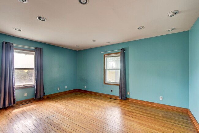 Building Photo - 307 N 31st St