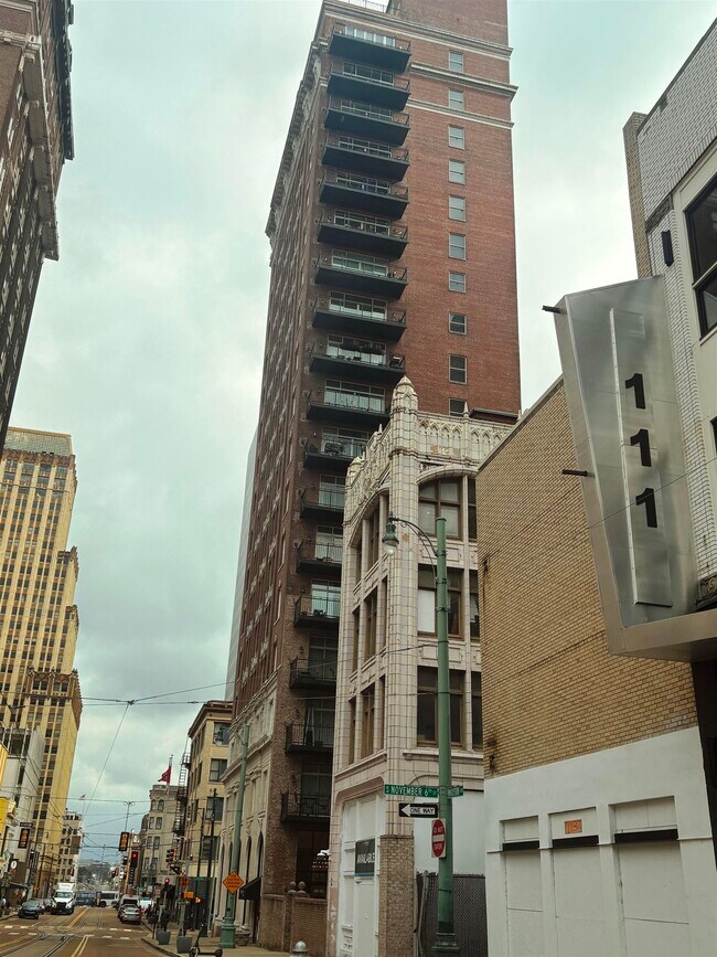 Building Photo - 127 Madison Ave